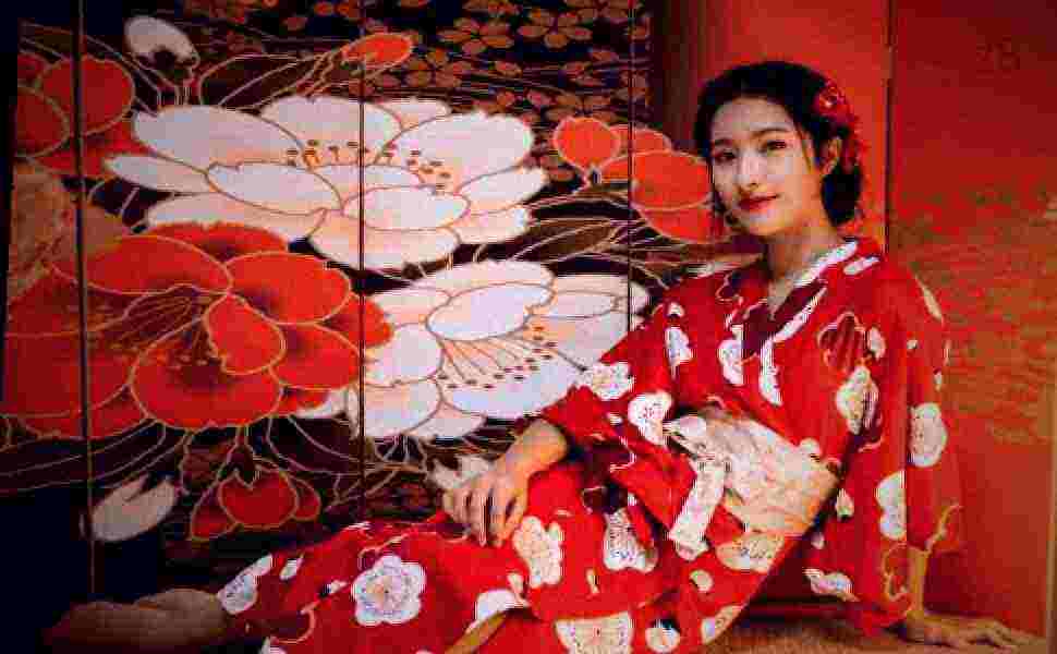 抖音新晋女神王乙翕：透视装撩人吸粉20万，线下3P滴蜡尺度炸裂，流量变现玩到极致