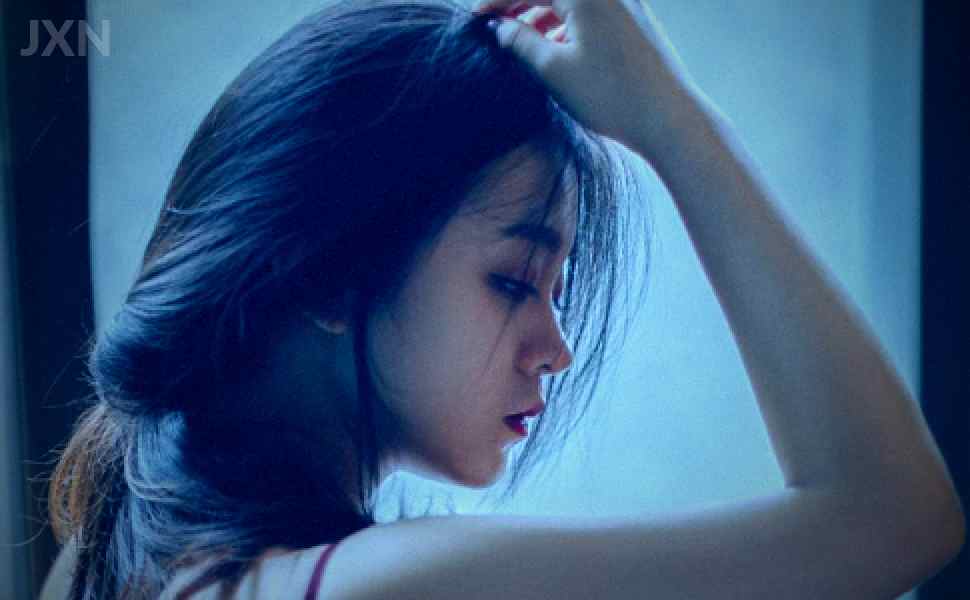 女大学生私密视频泄露事件：清纯外表下的欲望失控，社会与法律如何警示？