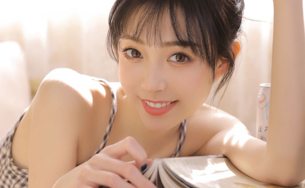 战神强哥也太猛了吧！约个妹子竟然附赠闺蜜，双飞大奶姐妹花连干三炮，全程花式爆操！