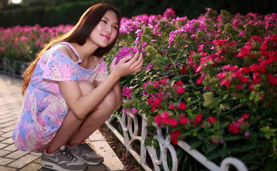 前女友姬佳棋被骂4年终于不忍了！40分钟视频手撕演员王睿涵，扒出出轨借钱买车等黑料