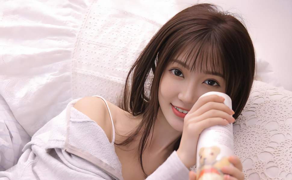 主播阿斗兔女郎直播意外流出：清纯外表下的G奶激情，男友出镜尺度全开