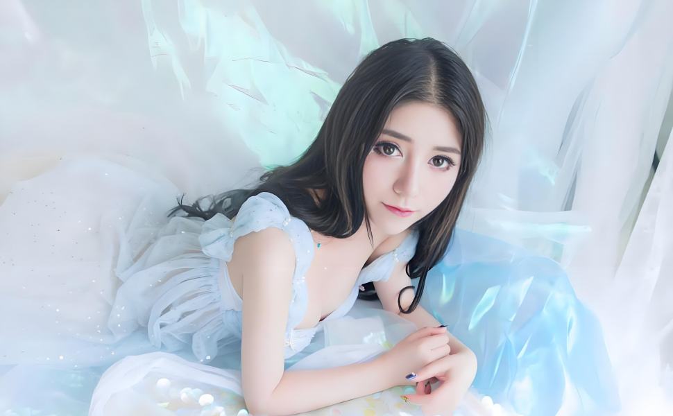 霸凌遭反噬！山东纹身女造谣对方坐台，被当场围殴棍棒教训，这下彻底老实了