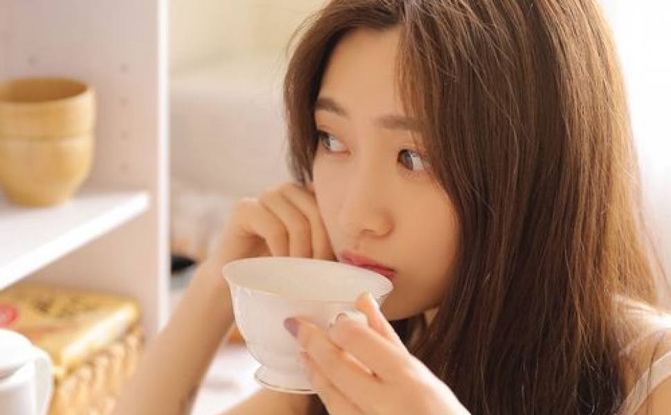 前香港小姐蘭妮陷入不雅视频风波，与资本方私密互动画面引热议