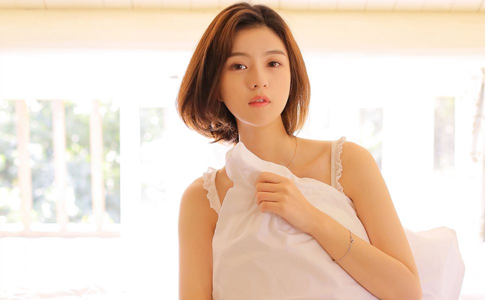编辑深扒：香港人妻Sexcat072带闺蜜3P鬼佬，付费资源疯传，反差人设引爆热议