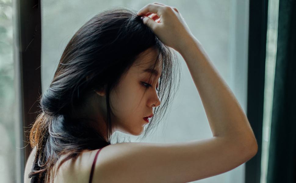 兄妹禁忌恋曝光！她换衣服都要缠上来，感觉不是我在搞她，是她把我榨干了！